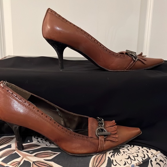 Stuart Weitzman Spectator-style Kitten Heel - Picture 2 of 10